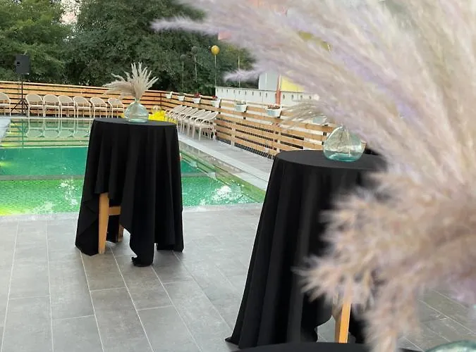 Adria Hotel Golem (Tirana)